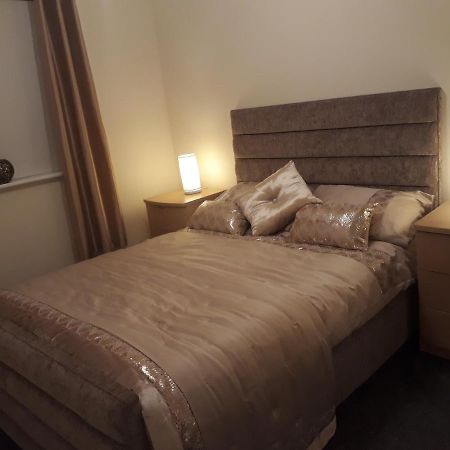 Appartamento Pond View Airdrie Esterno foto