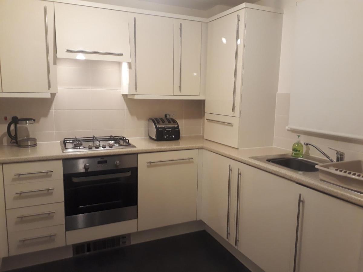 Appartamento Pond View Airdrie Esterno foto