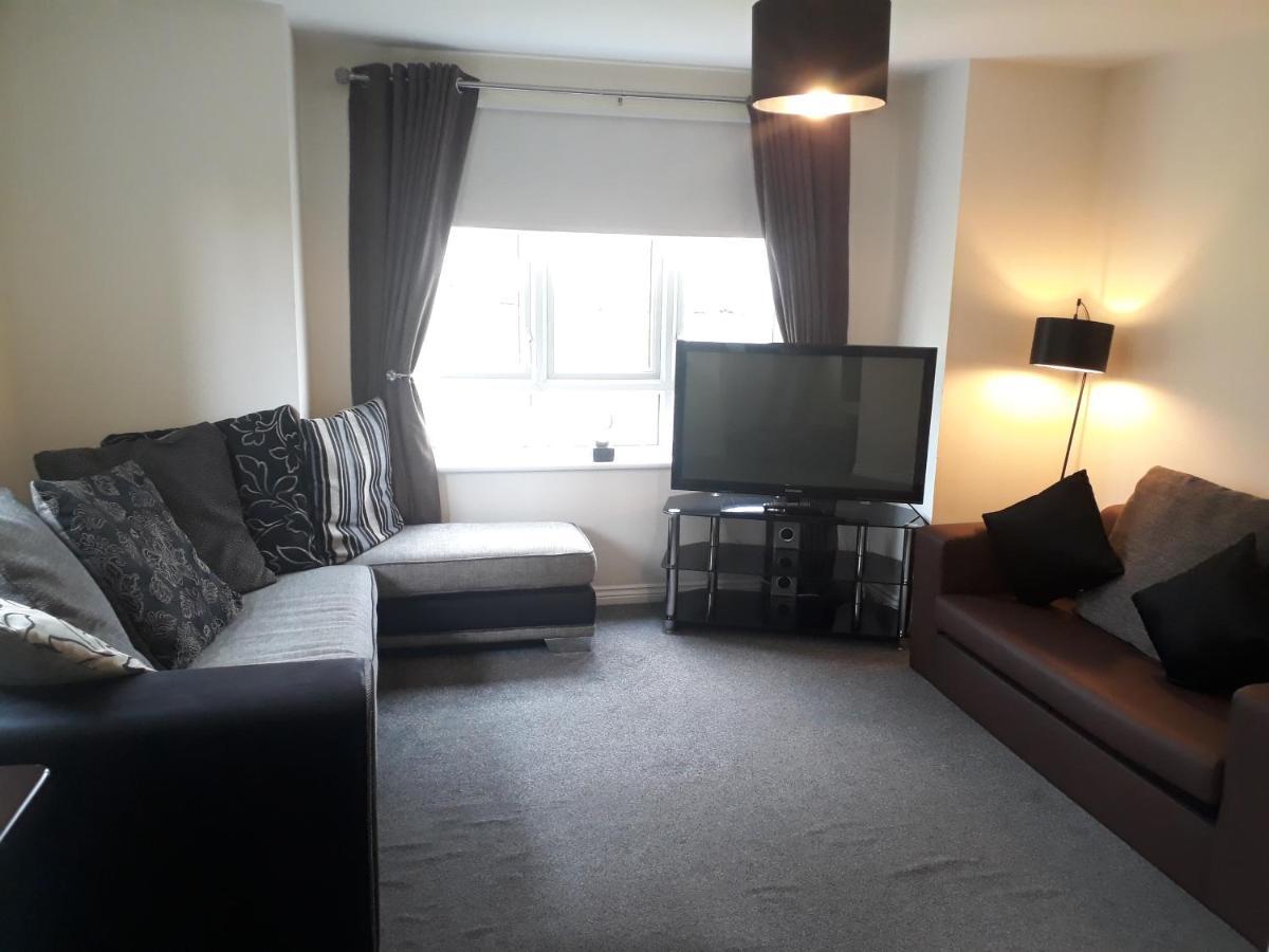 Appartamento Pond View Airdrie Esterno foto