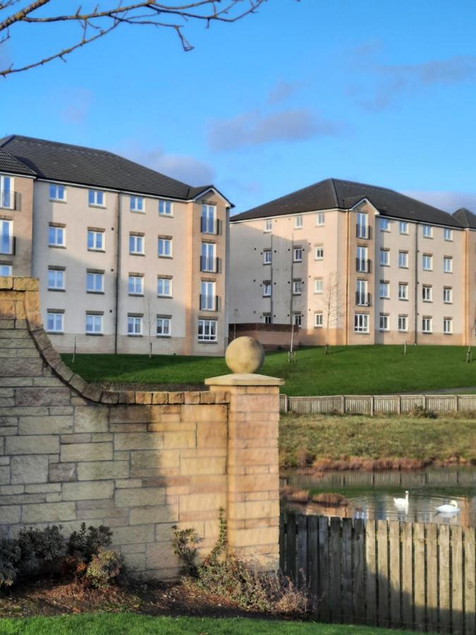 Appartamento Pond View Airdrie Esterno foto